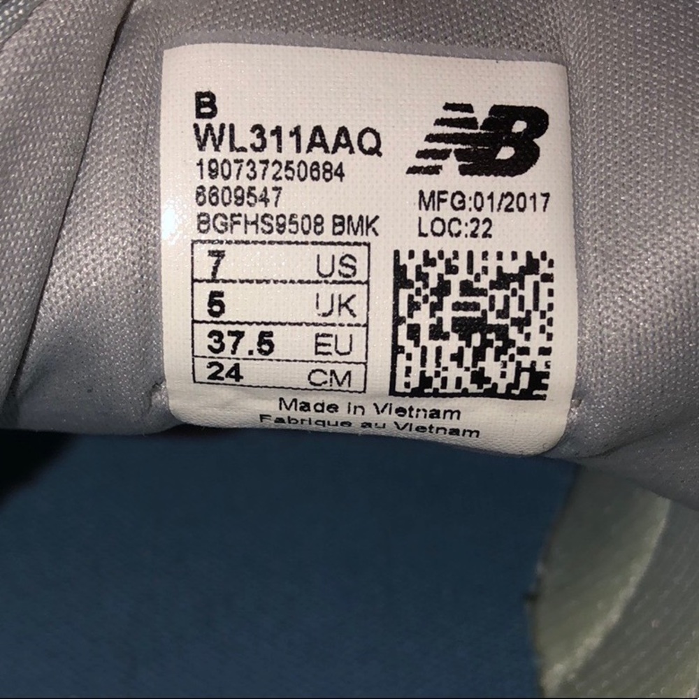 New Balance - Picture 2 of 3